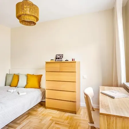 Daire Air-conditioned Cosy Apartment, Wifi 600mb/s Varşova